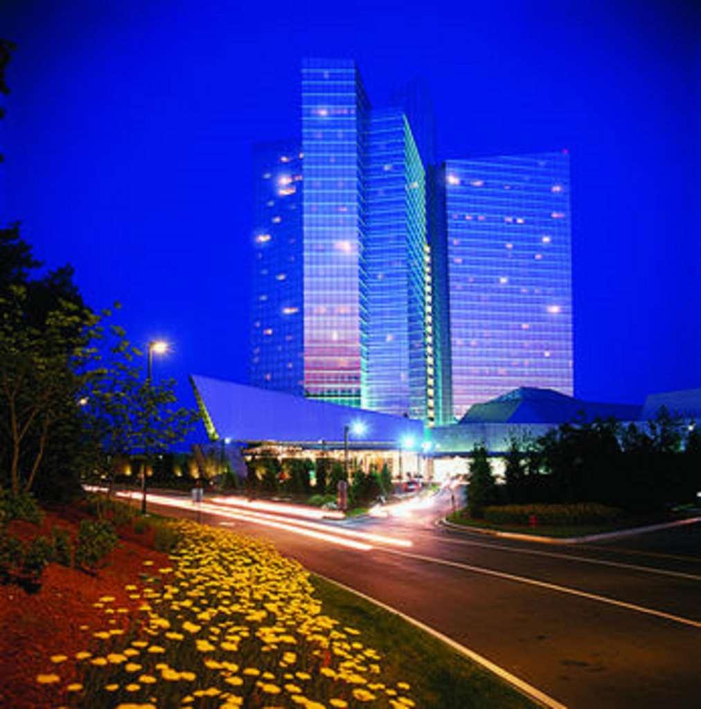 Mohegan Sun Hotel Uncasville Bagian luar foto
